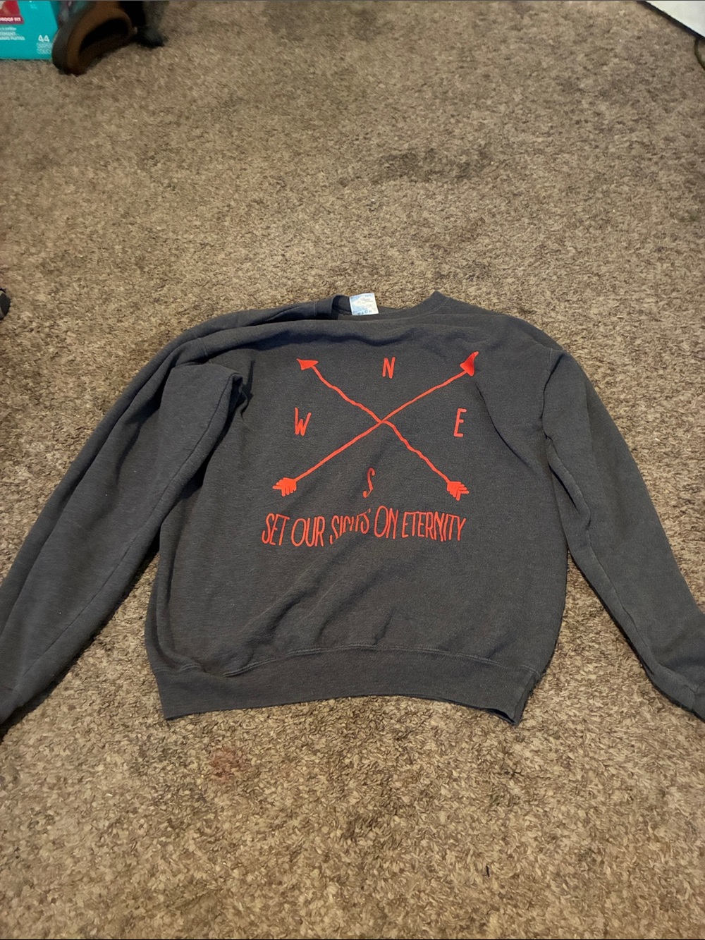 Men’s Crewneck Sweatshirt with Red Arrow Graphic - Gray
